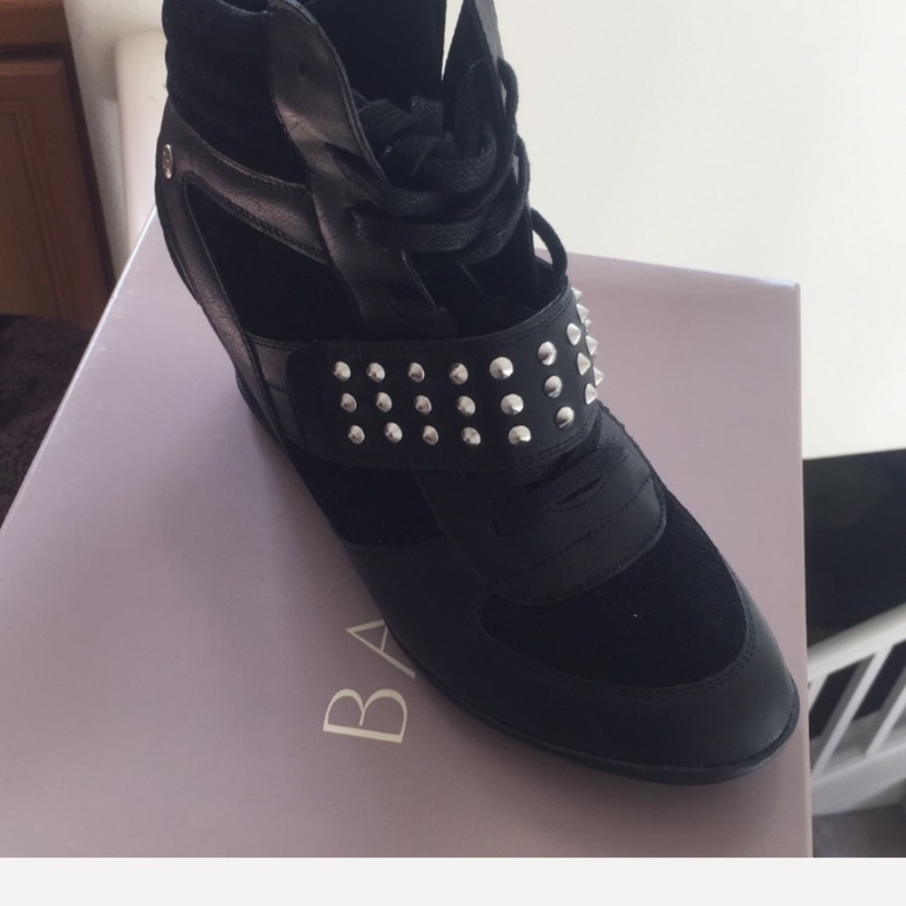 Super cute punk ankle sneaker boots 😍